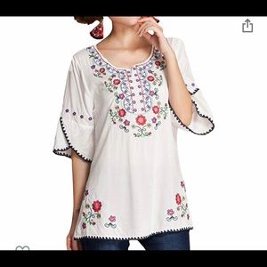 Mexican Embroidered Blouse. Size Medium.